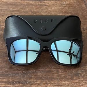 DIFF Bella Polarized with Case